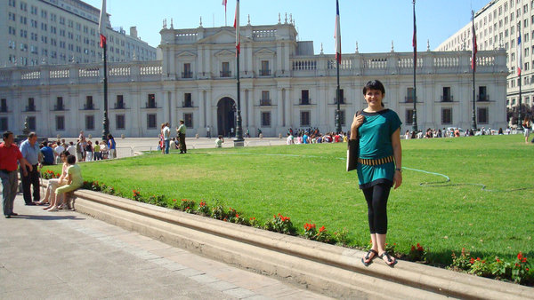 Em frente ao palácio La Moneda.
